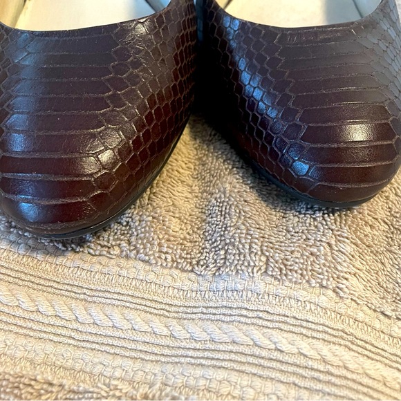 Michael Kors Leather, Closed Toe High Heel Shoes. Snake, Brown, Size 9.5. - Picture 6 of 12